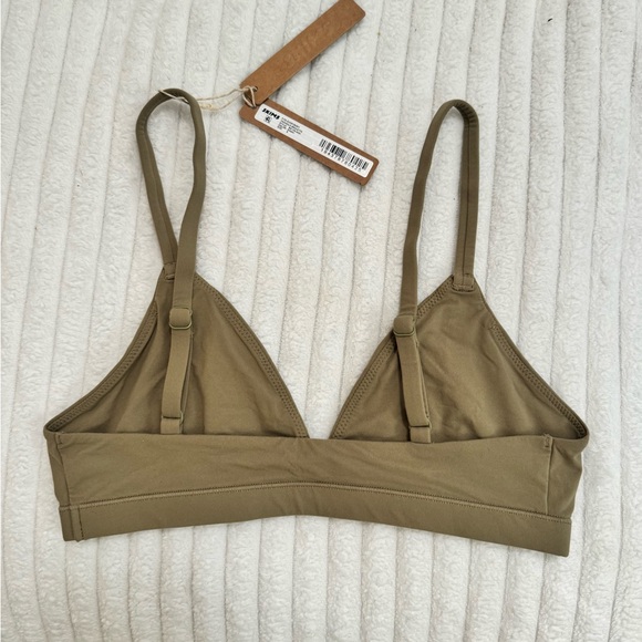 Skims Fits Everybody Triangle Bralette - Khaki - Picture 9 of 10